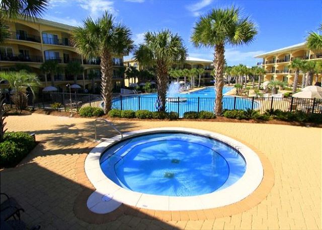 Pool and hot tub at Adagio