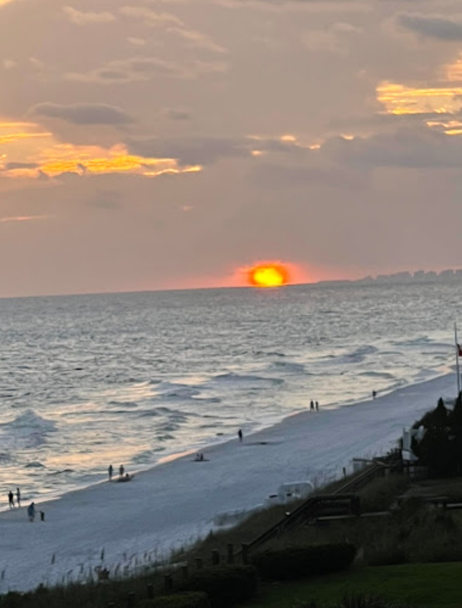 Adagio A305 Sunset at Beach